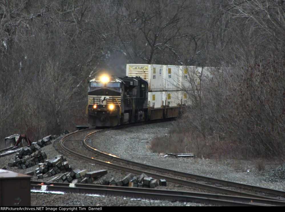 NS 9887 rounds the curve on 264-20